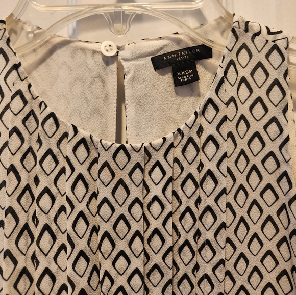 Ann Taylor flowy blouse EUC - Picture 6 of 6